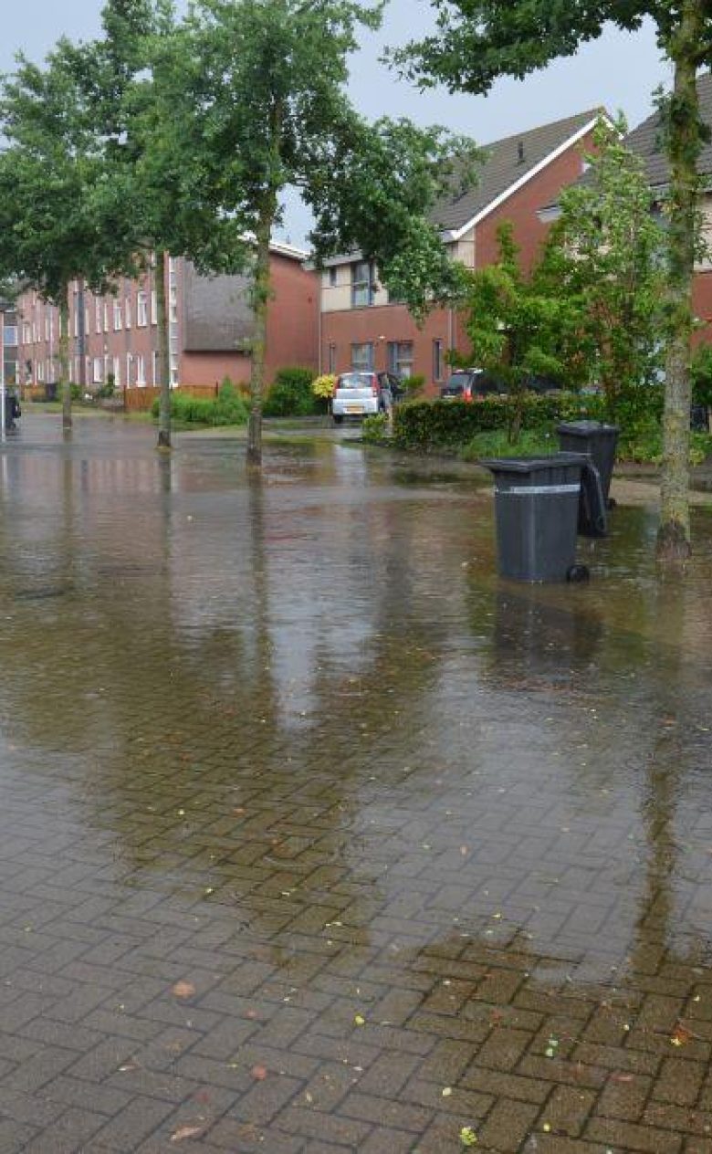 Straten die overstromen Enschede na hoosbui